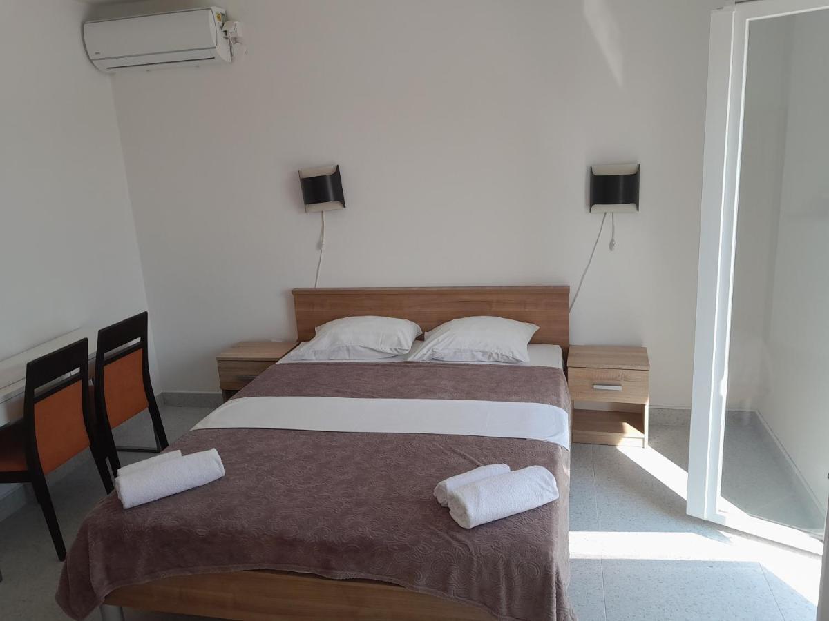 Apartmani Urlic セレセル エクステリア 写真