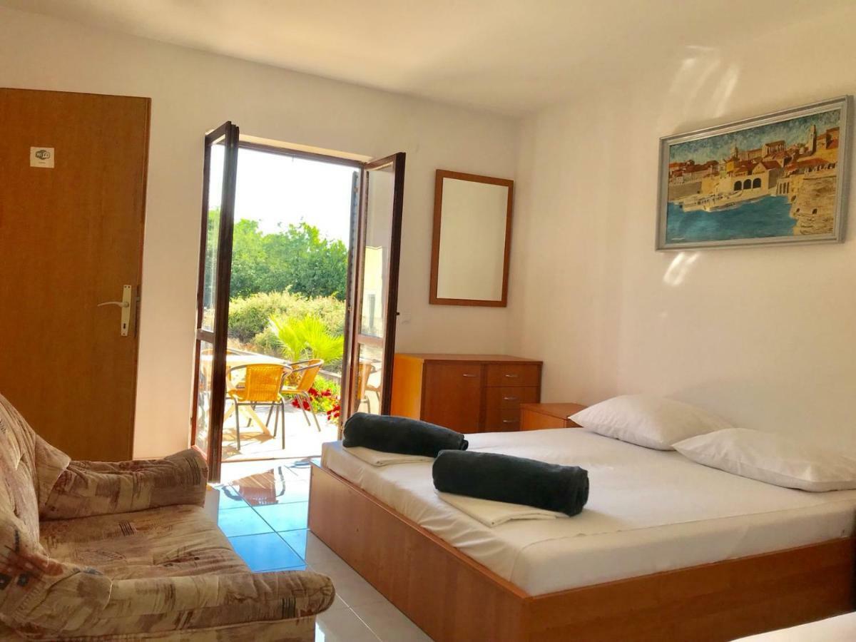 Apartmani Urlic セレセル エクステリア 写真