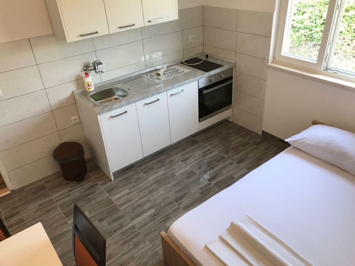 Apartmani Urlic セレセル エクステリア 写真