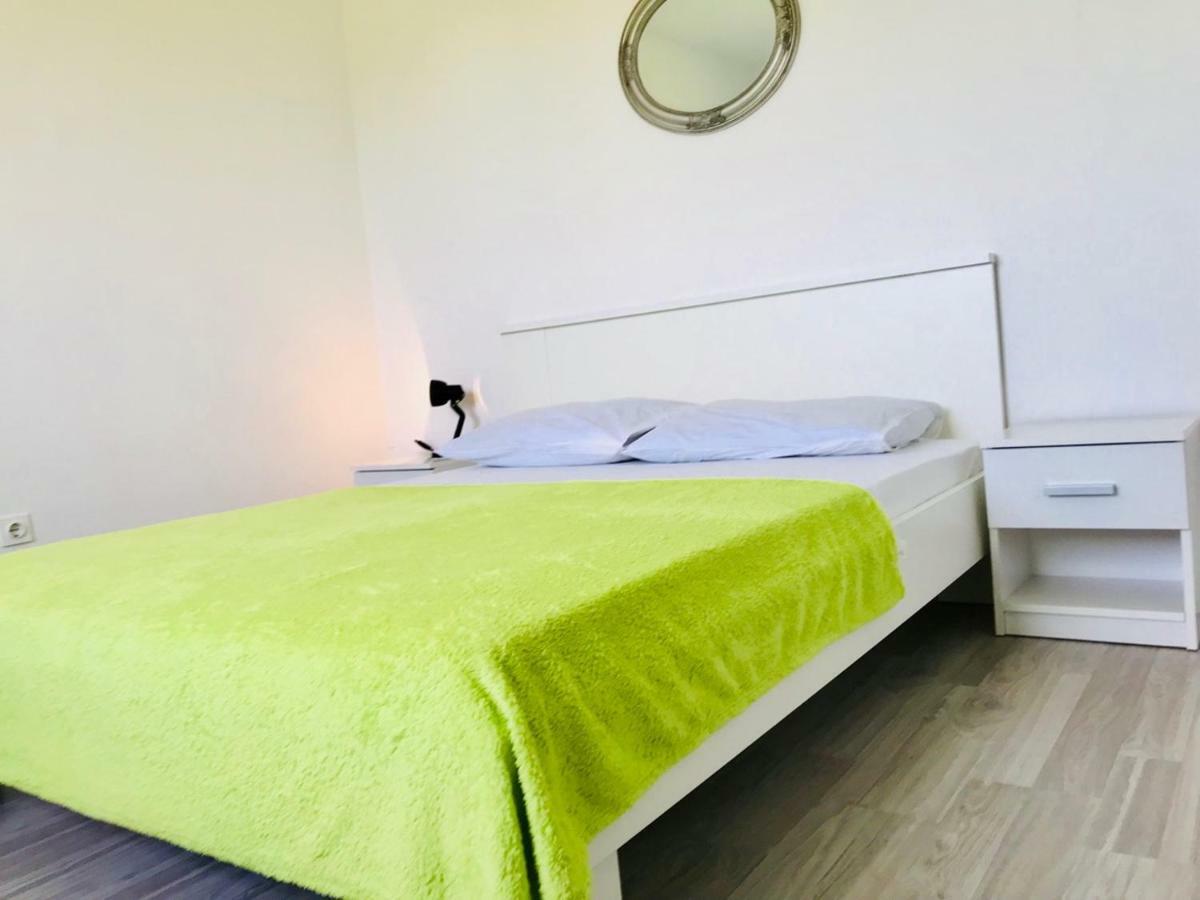Apartmani Urlic セレセル エクステリア 写真